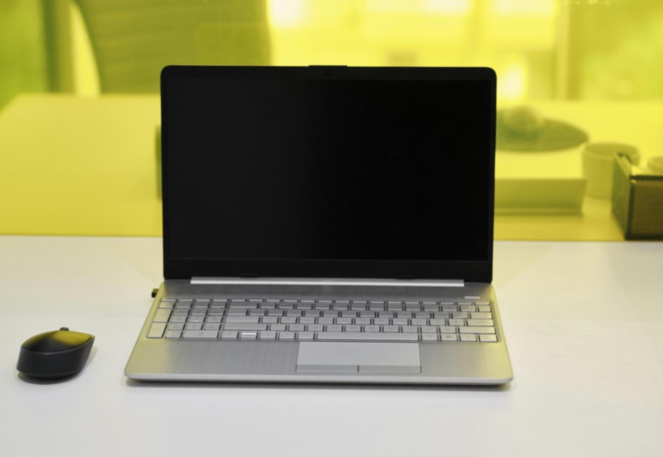 Technical workshop setting with blockchain architecture diagrams